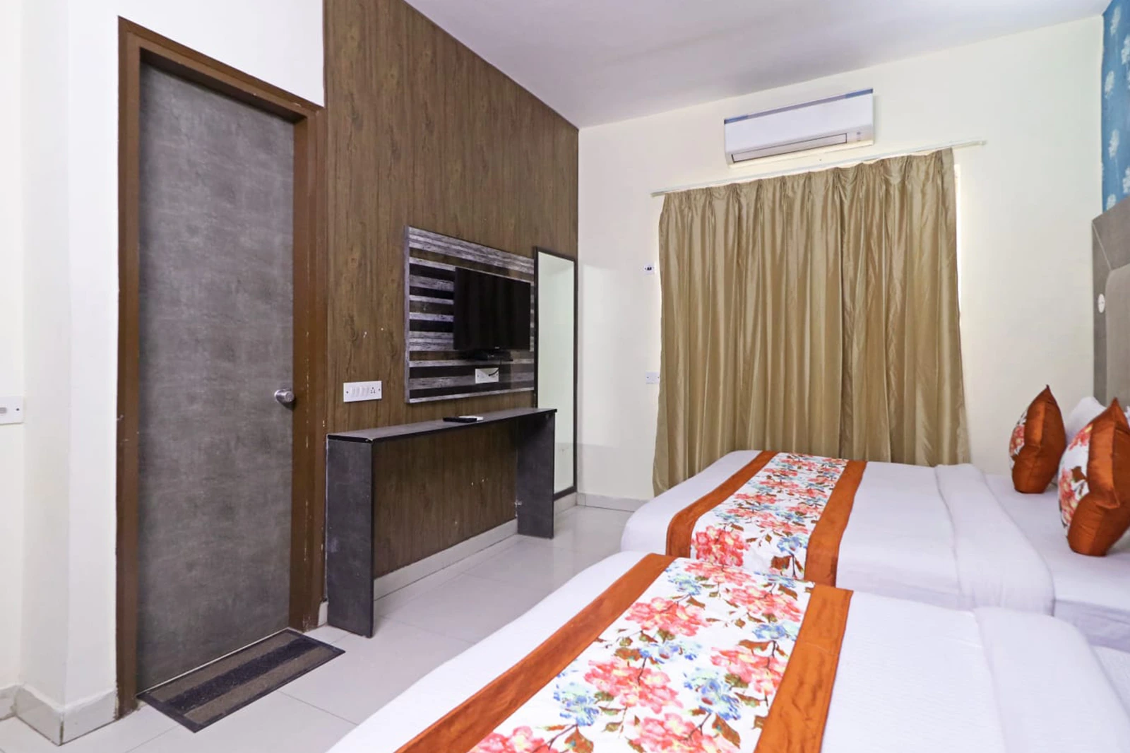  Hotel 3 Image 6