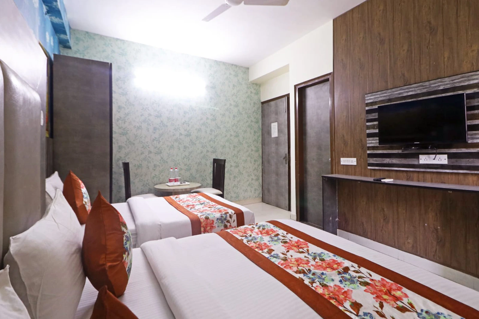  Hotel 3 Image 6