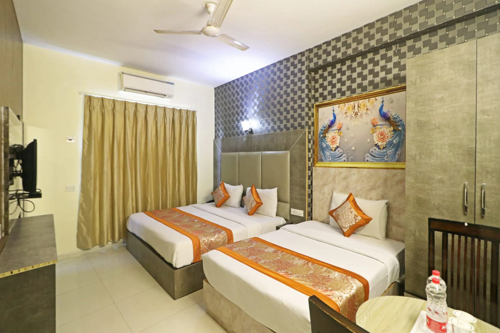  Hotel 3 Image 6