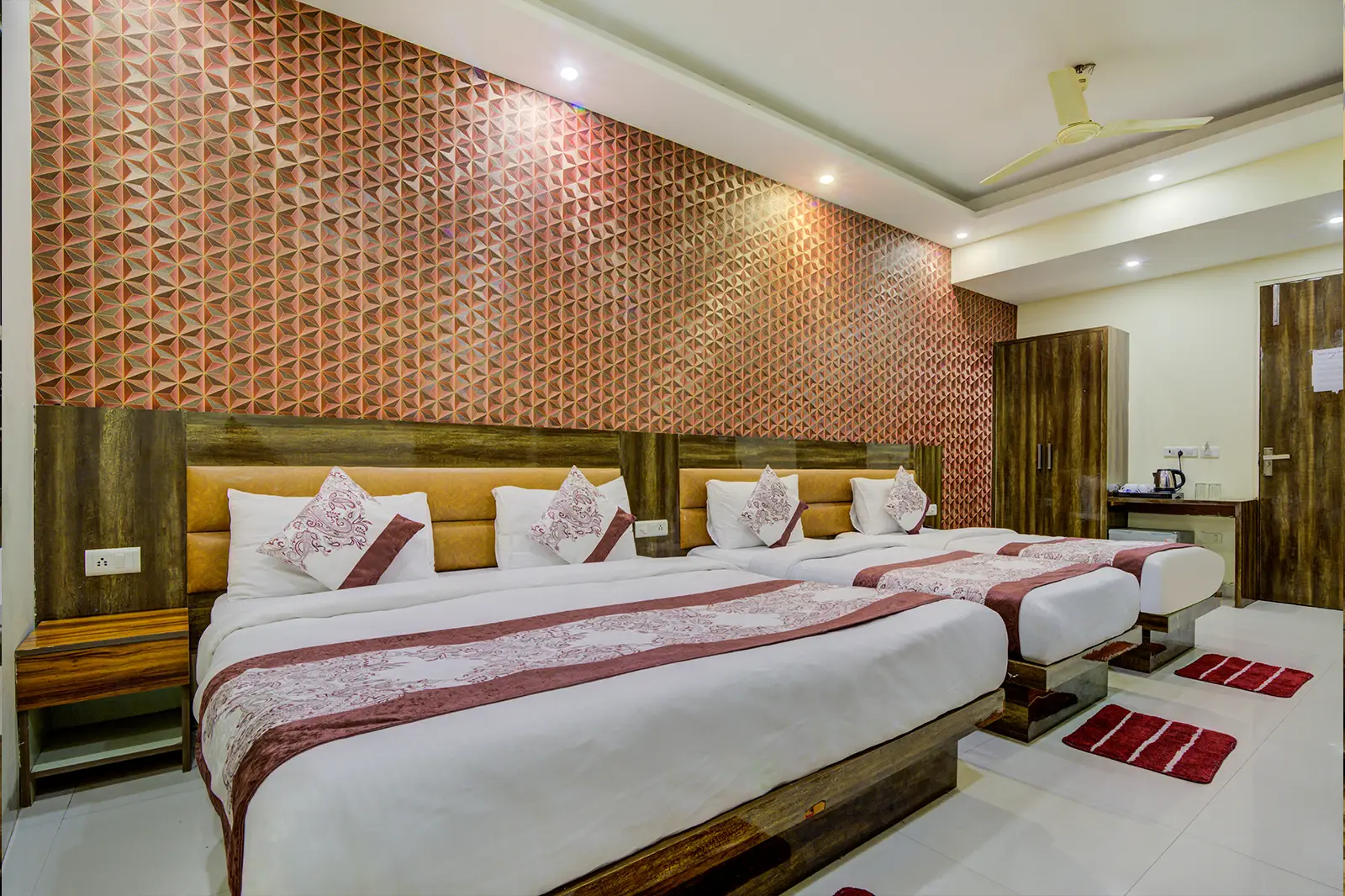  Hotel 3 Image 6
